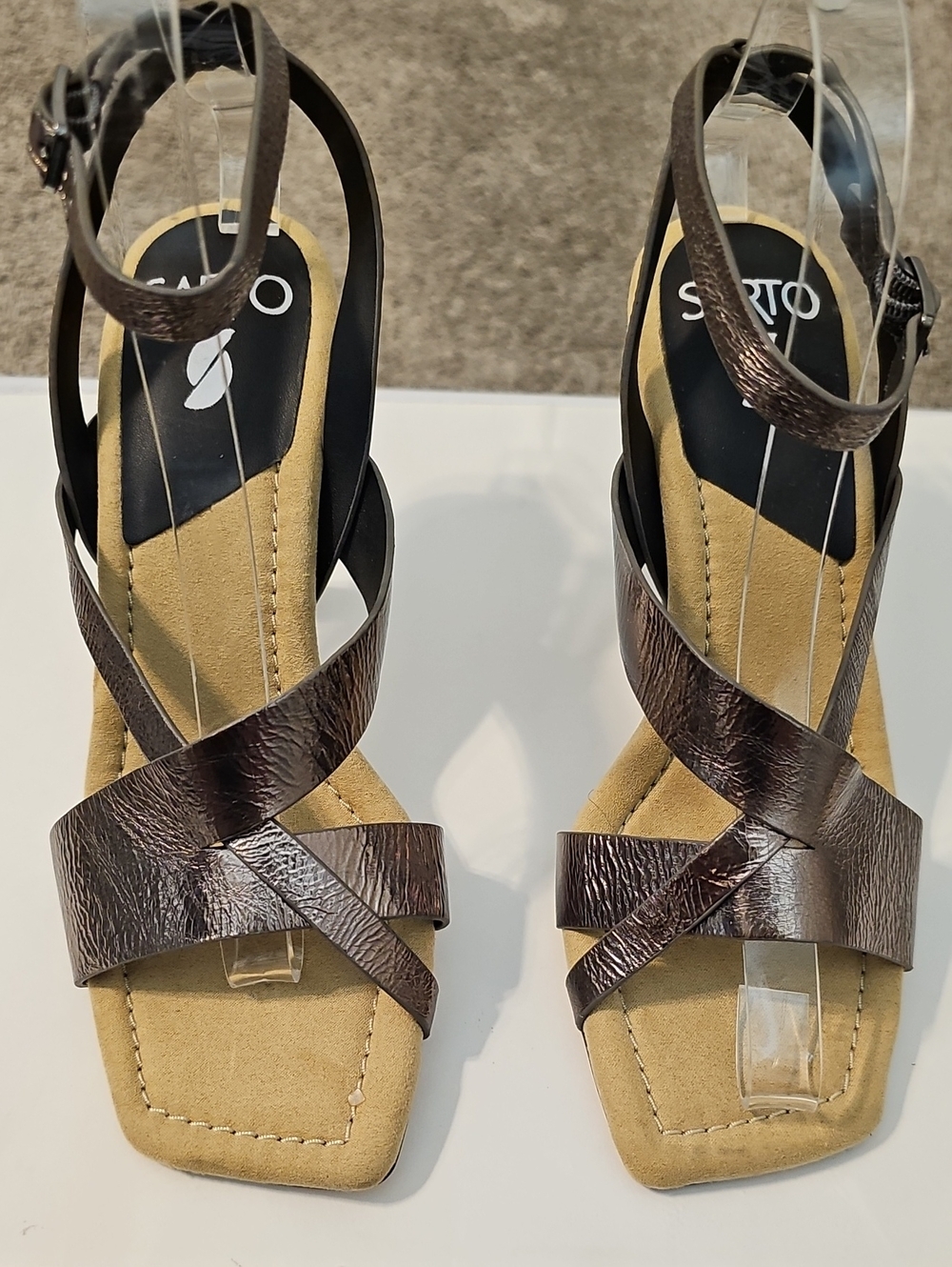NWOT Sarto Women's Pewter Strappy Leather Sandal